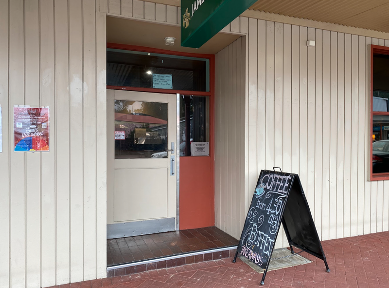 A photo of the external entrance directly into The Confluence Hotel bar.