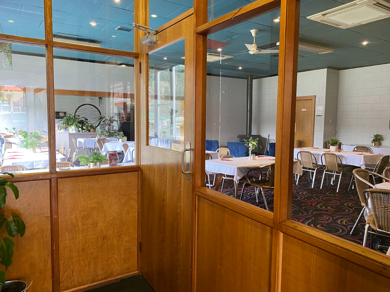 A photo of the internal door at the top of the ramp leading into The Confluence Hotel dining room.