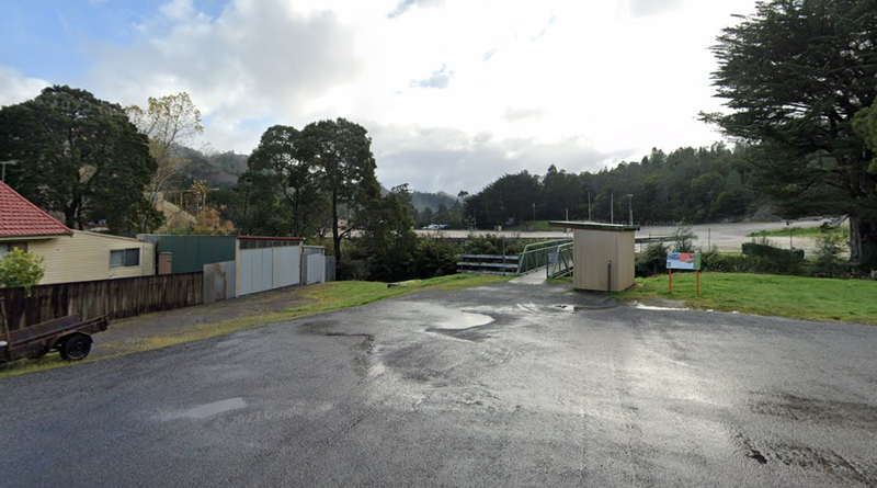 A photo of the pedestrian bridge entry into the Queenstown Football Ground.