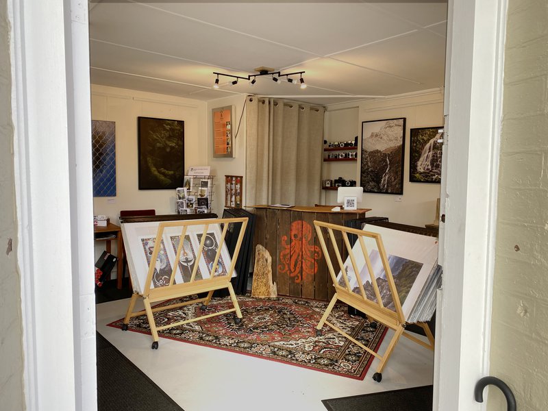 An image of Empire Art Box interior.