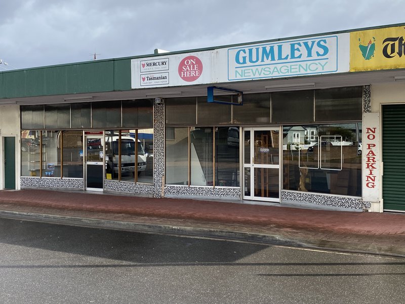 An image of the Old Gumley&#x27;s Store facade.